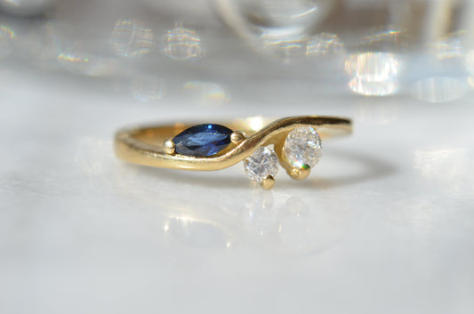 Scintillating Vintage Wave Ring