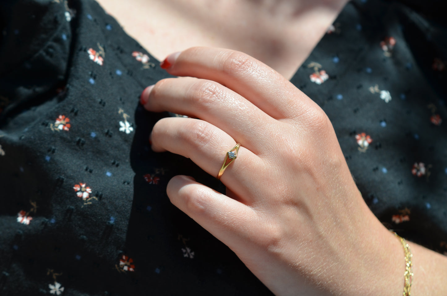 Sweet Vintage Diamond Eye Ring