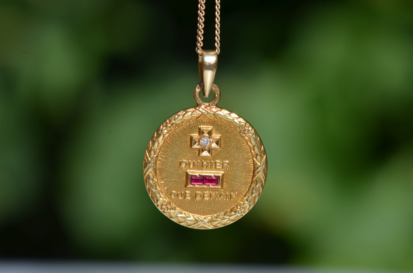 Stunning Vintage Laurel Médaille d’Amour