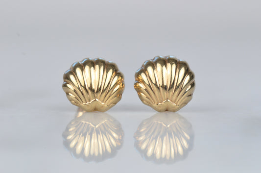 Summery Vintage Gold Shell Studs