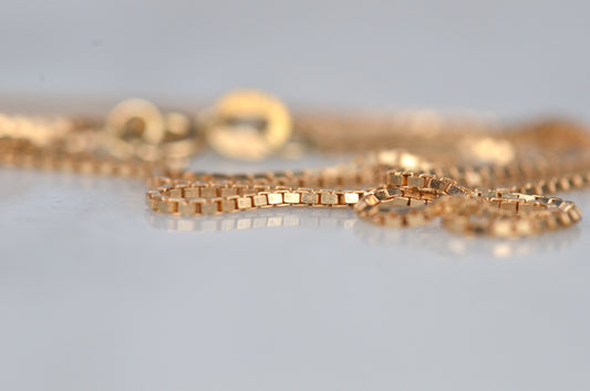 Shimmering Estate Box Chain