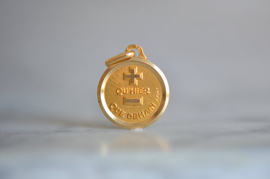 Vintage French + Qu'Hier - Que Demain Pendant