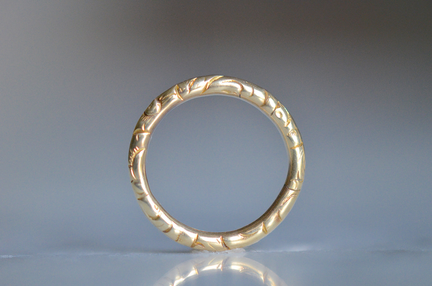Lovely Georgian-Style Chased Gold Split Ring