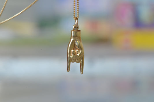 Slim Vintage Mano Cornuto Charm