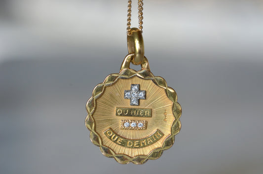 Romantic Vintage Diamond Medaille d'Amour