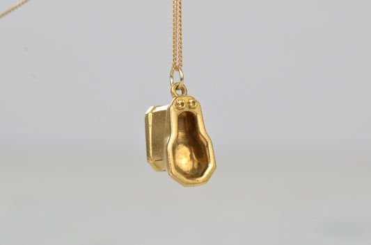Lavish Vintage Gold Bidet Charm
