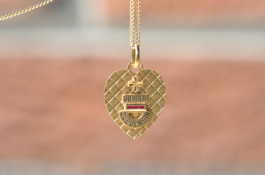 Gorgeous Heart Medaille D'Amour Pendant