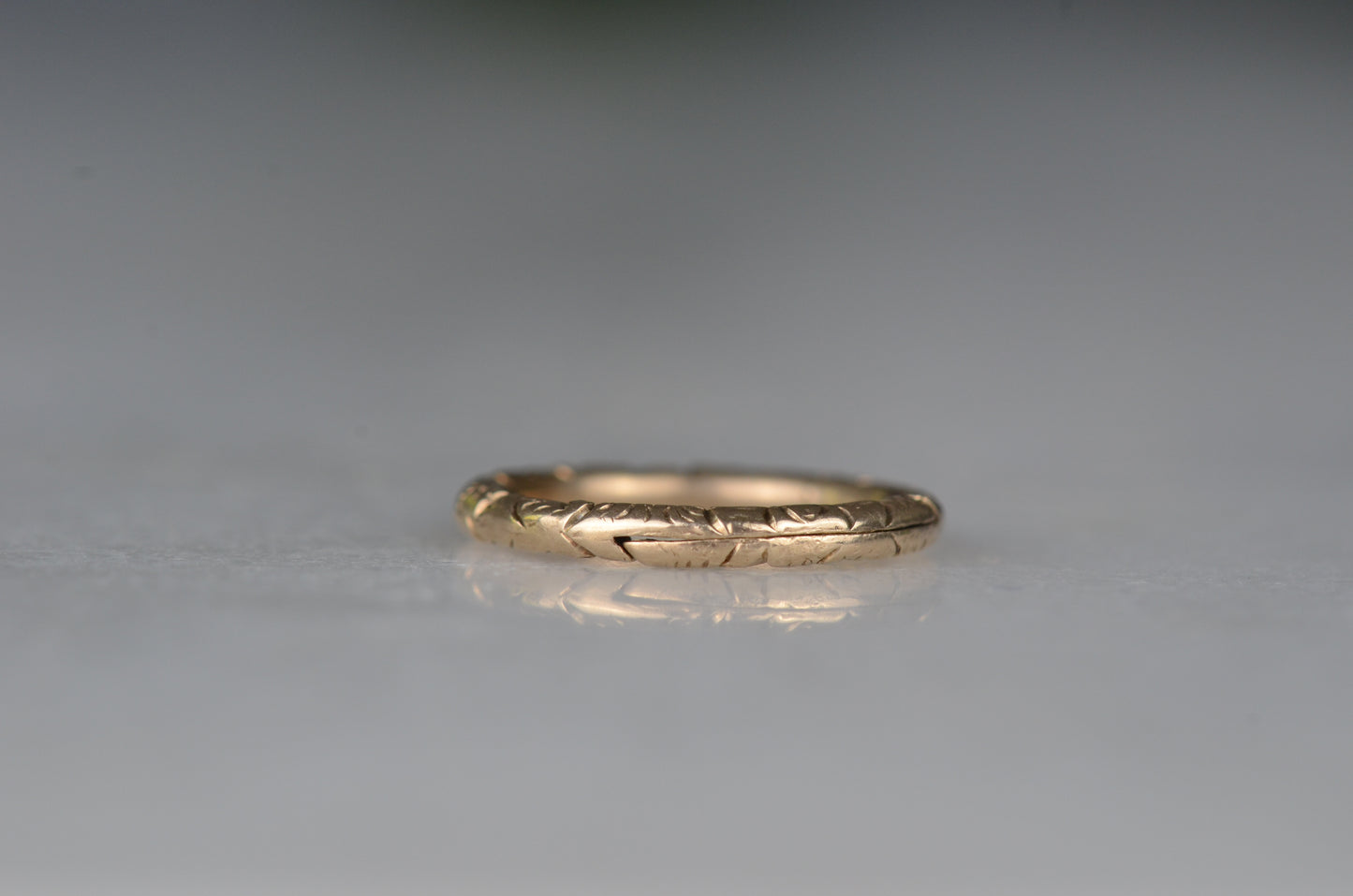 Excellent Antique Chased Split Ring