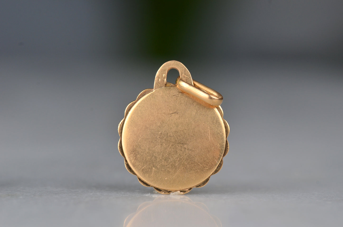 Scalloped Vintage Médaille d'Amour