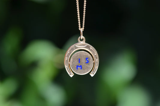 Flirty Vintage "Kiss Me" Spinner