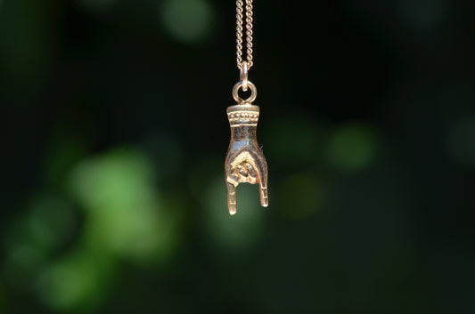 Classic Vintage Mano Cornuto Charm