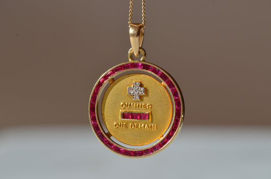 Outstanding Rare 1968 Médaille d'Amour Pendant