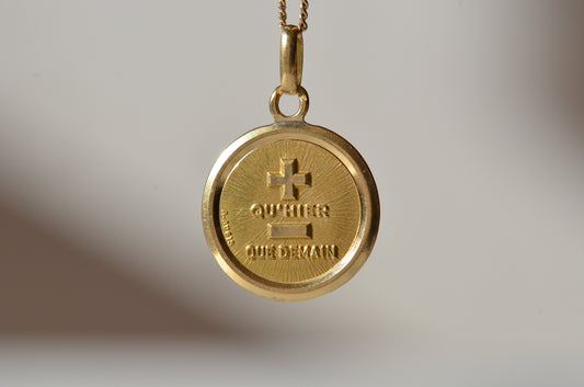 Personalized Midcentury Médaille d'Amour Pendant