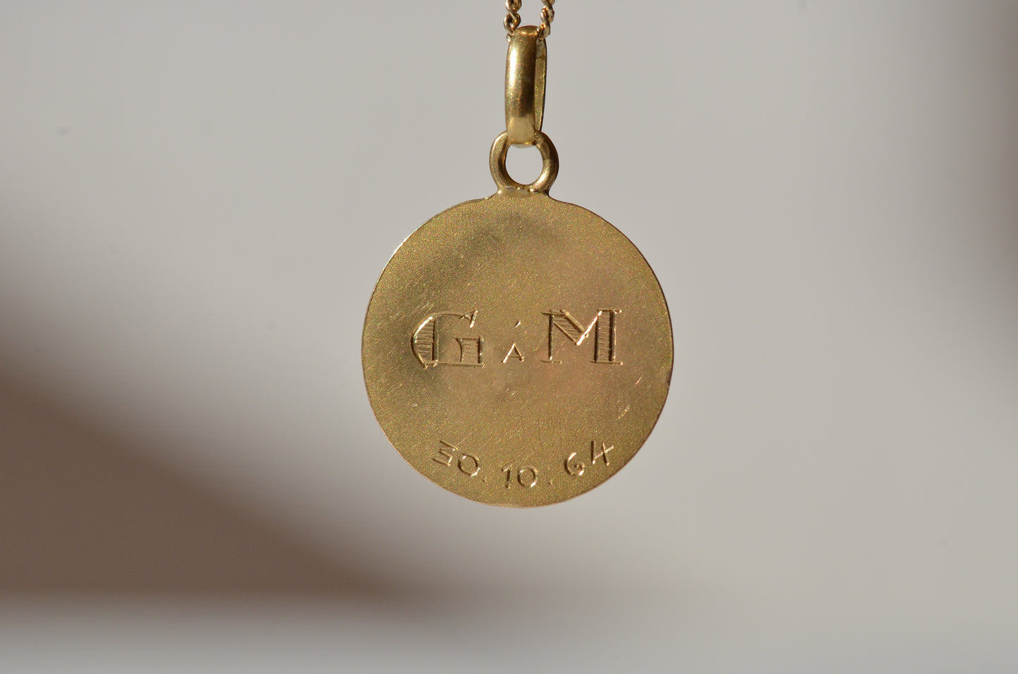 Personalized Midcentury Médaille d'Amour Pendant