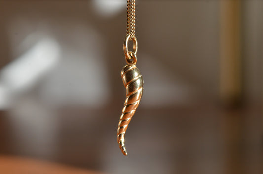 Chic Vintage Spiraled Cornicello
