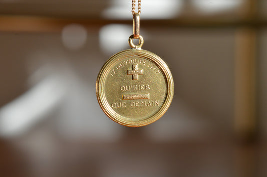 Outstanding Early Antique Augis Médaille d'Amour Pendant