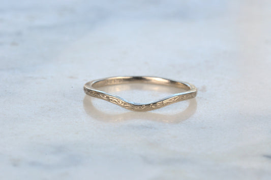 Art Deco Style Patterned Fitted Band