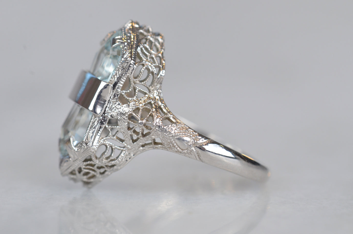 Icy Art Deco Aquamarine Filigree Ring