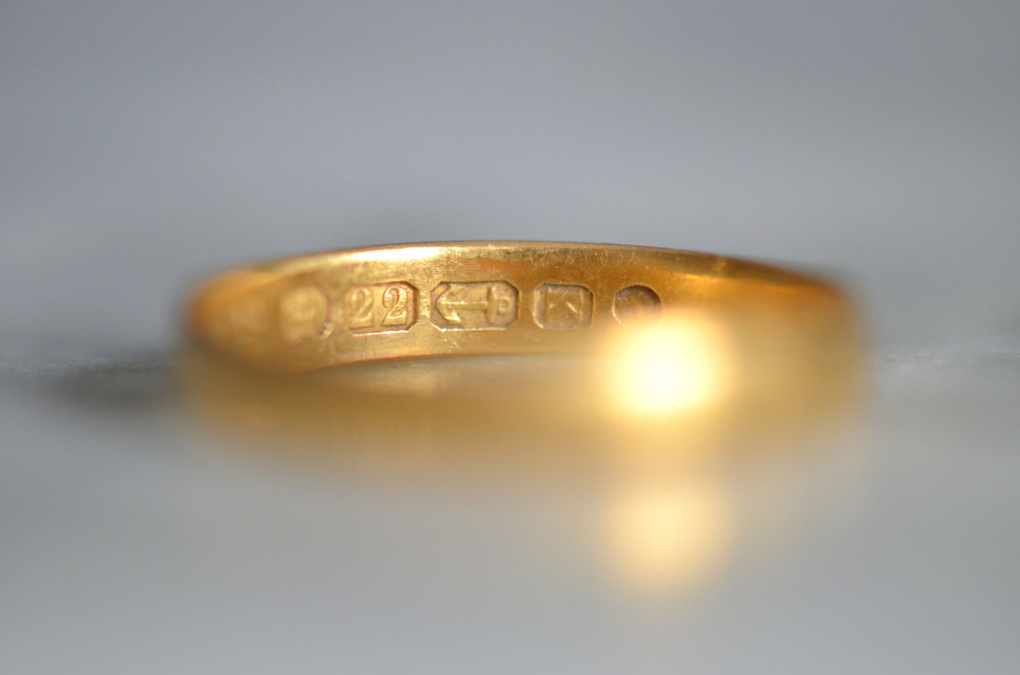 Glowing 22k Victorian Band Ring 1859