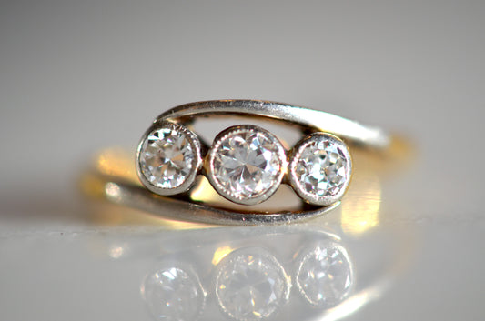 Elegant Mid-Century Bypass Trilogy Ring