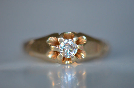 Scalloped and Detailed Belcher Diamond Ring