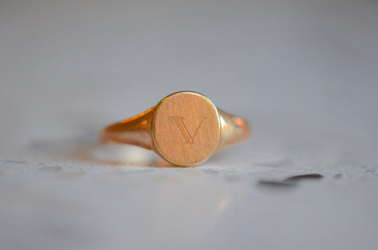 Petite V Pinky Signet Ring