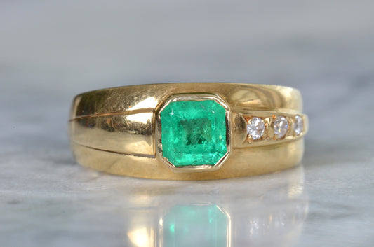 Striking Vintage Emerald Wide Band