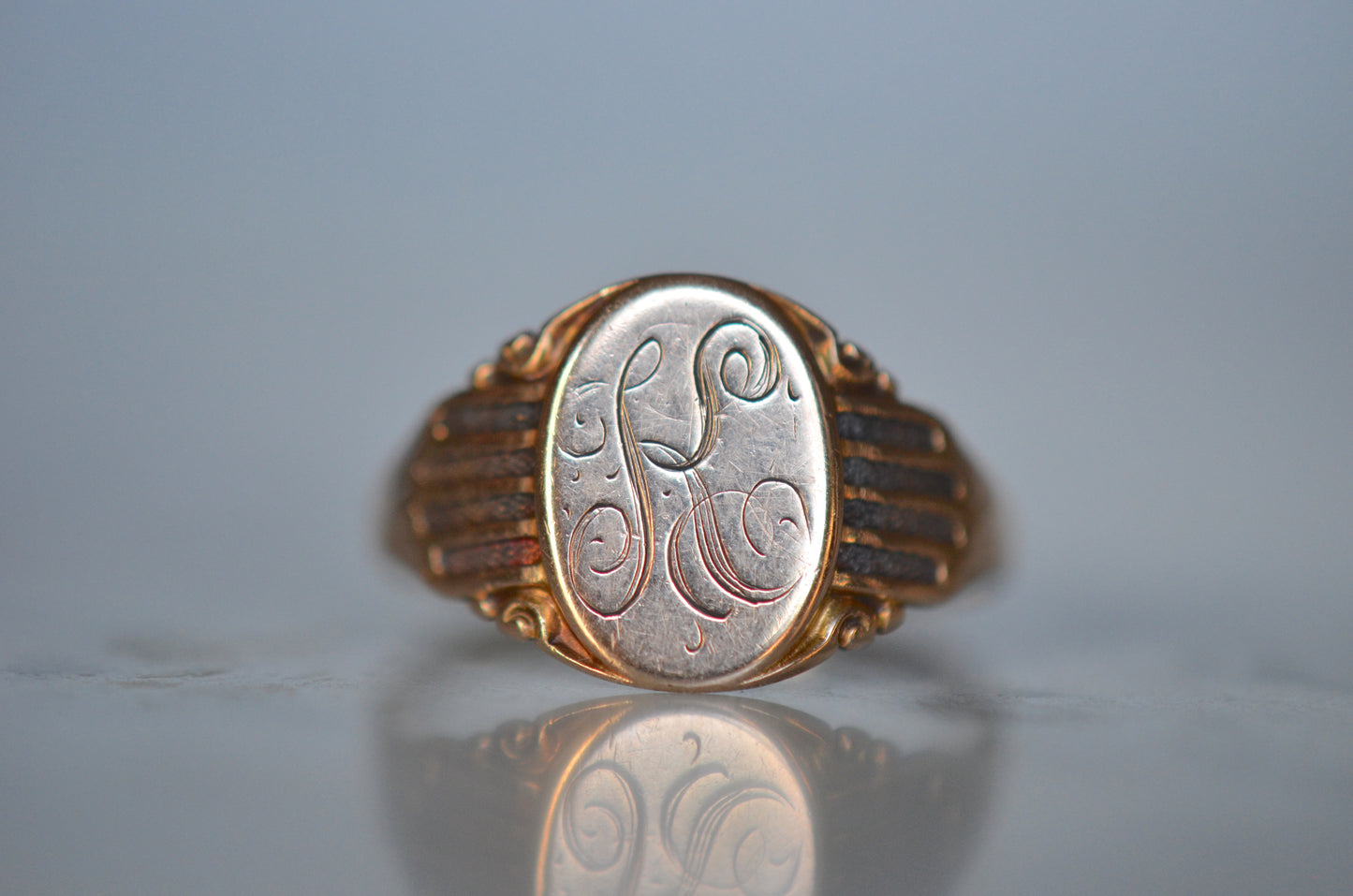Charming Unisex Art Nouveau Signet Ring K
