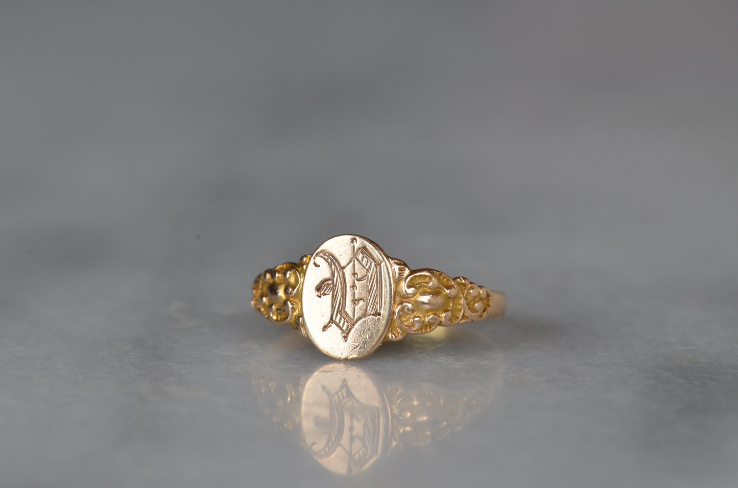 Detailed Antique V Signet Ring