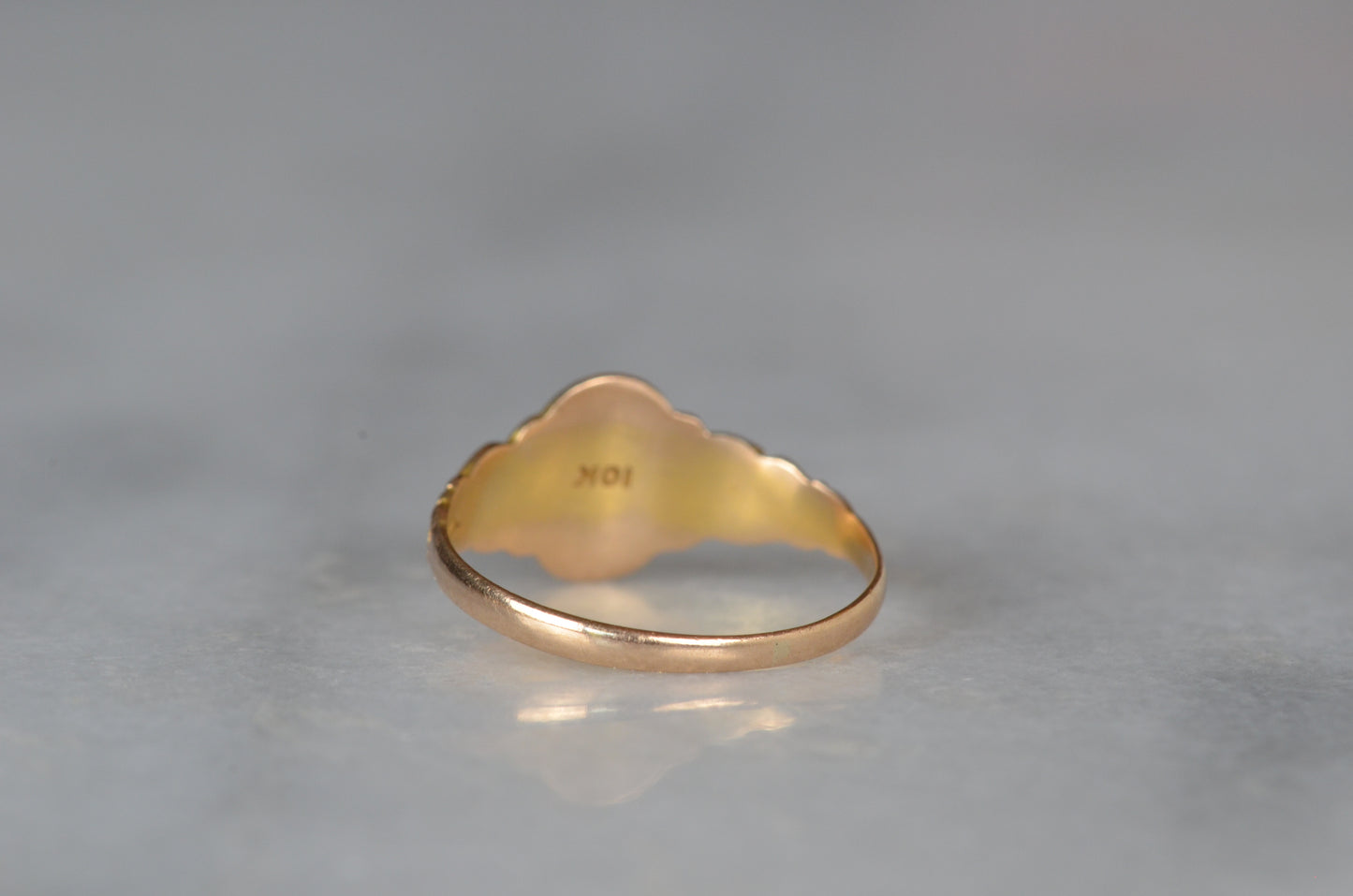 Detailed Antique V Signet Ring