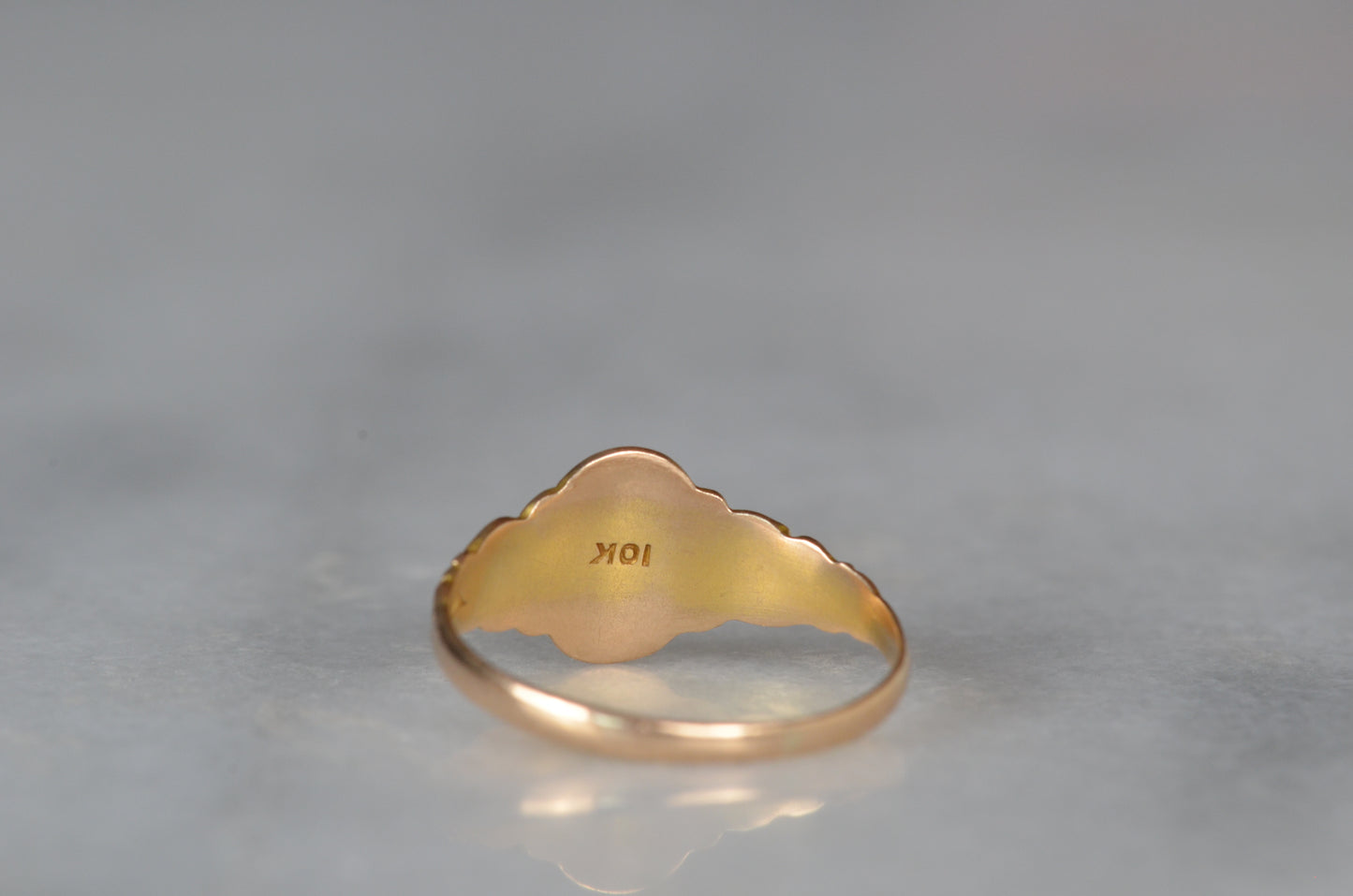 Detailed Antique V Signet Ring