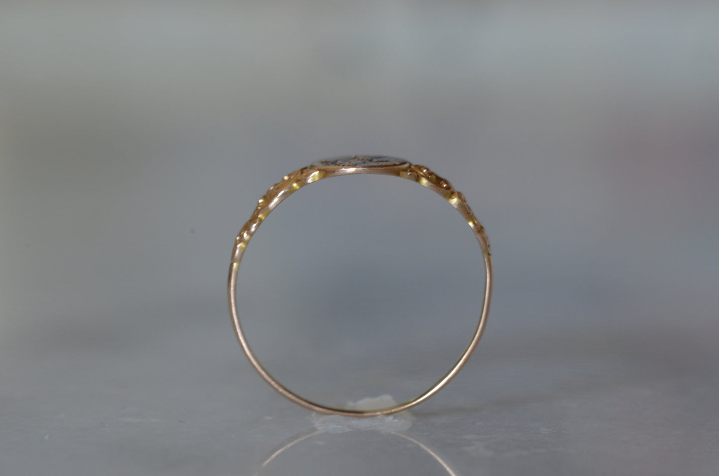 Detailed Antique V Signet Ring