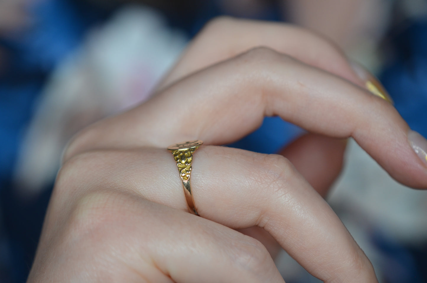 Detailed Antique V Signet Ring
