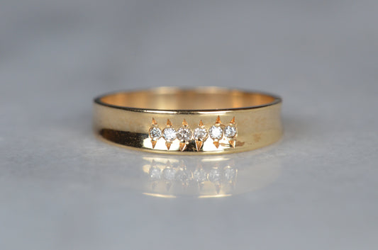 Subtle Star-Set Six Stone Band