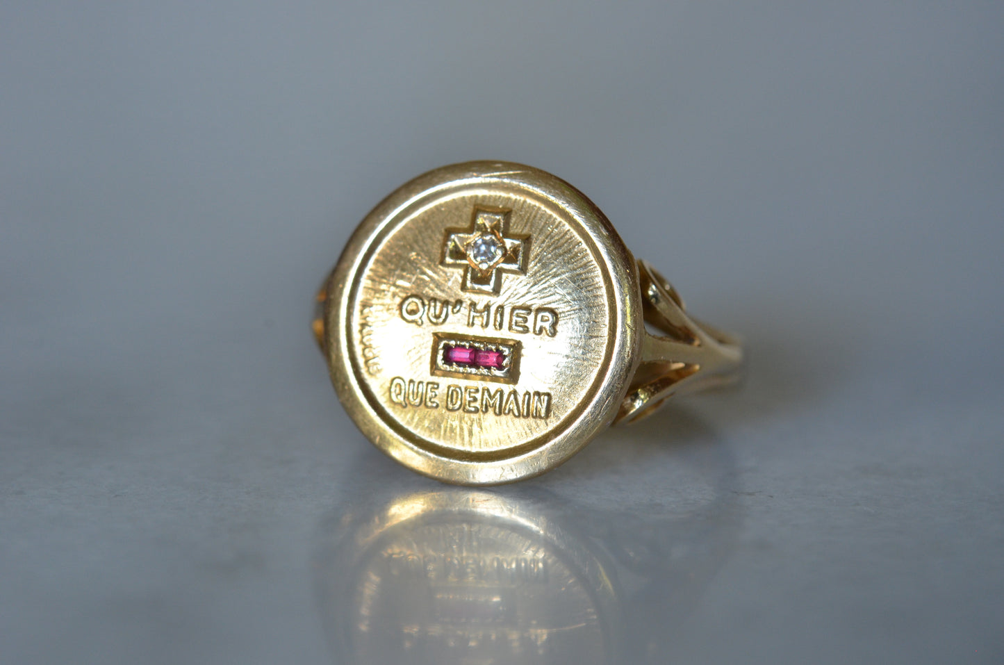 Outstanding Medaille d'Amour Original Ring