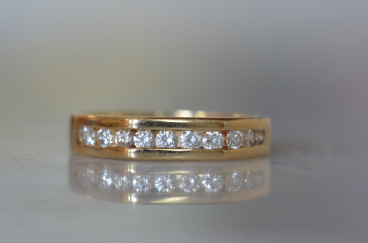 Geometric Diamond Channel Band