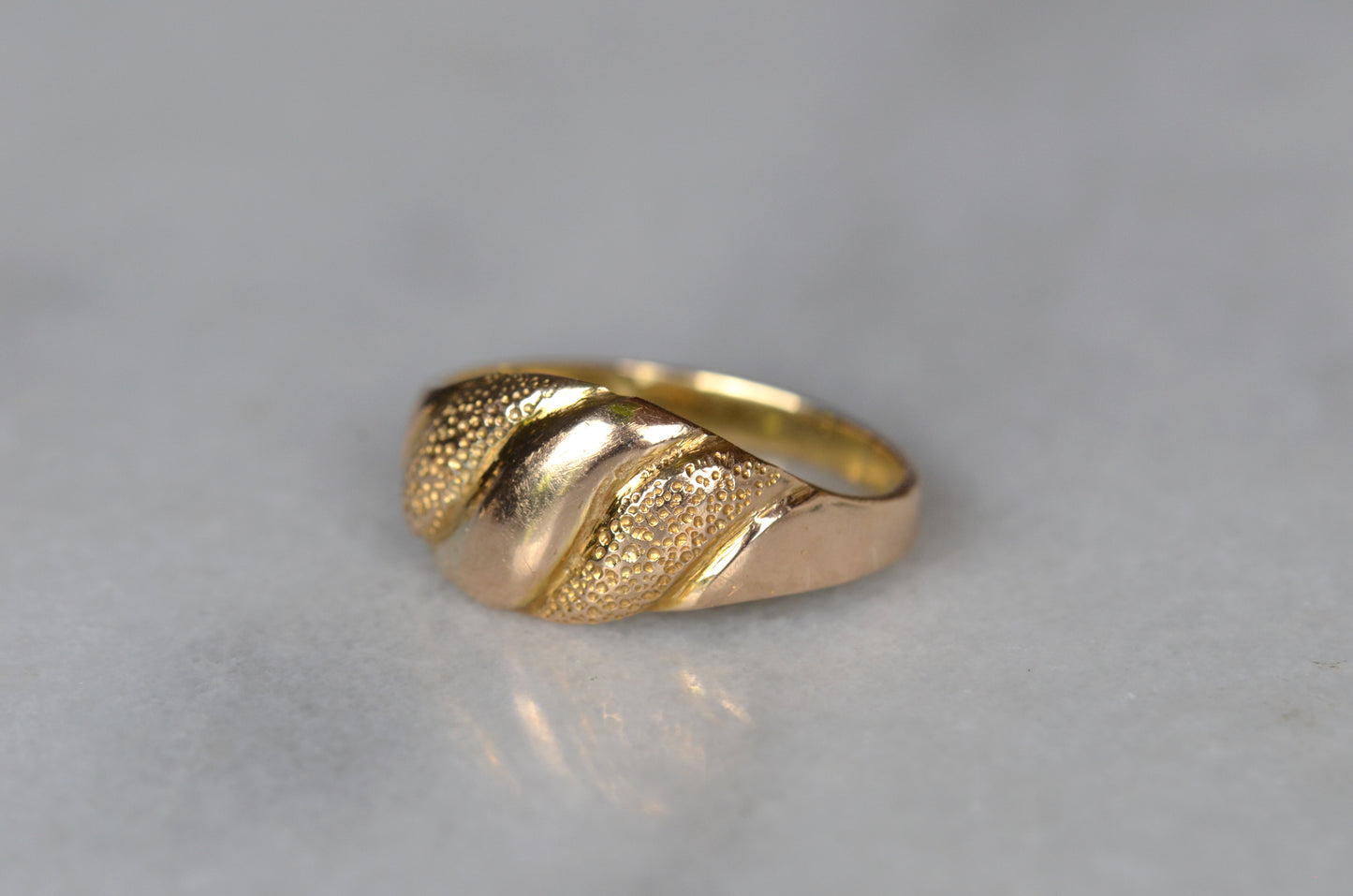 Warm Gold Vintage Waves Ring