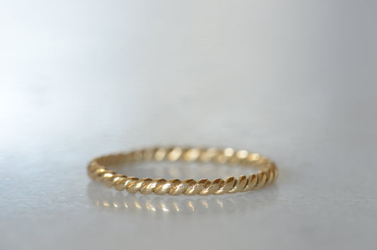Simple Vintage Gold Rope Ring