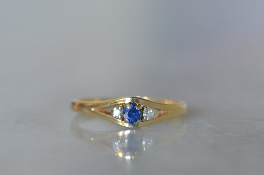 Petite Estate Sapphire Eye Ring