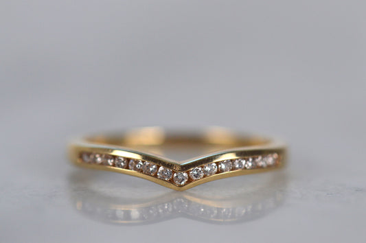 Sleek Vintage Diamond Chevron Band