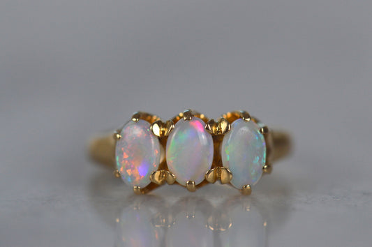 Lively Vintage Opal Trilogy Ring