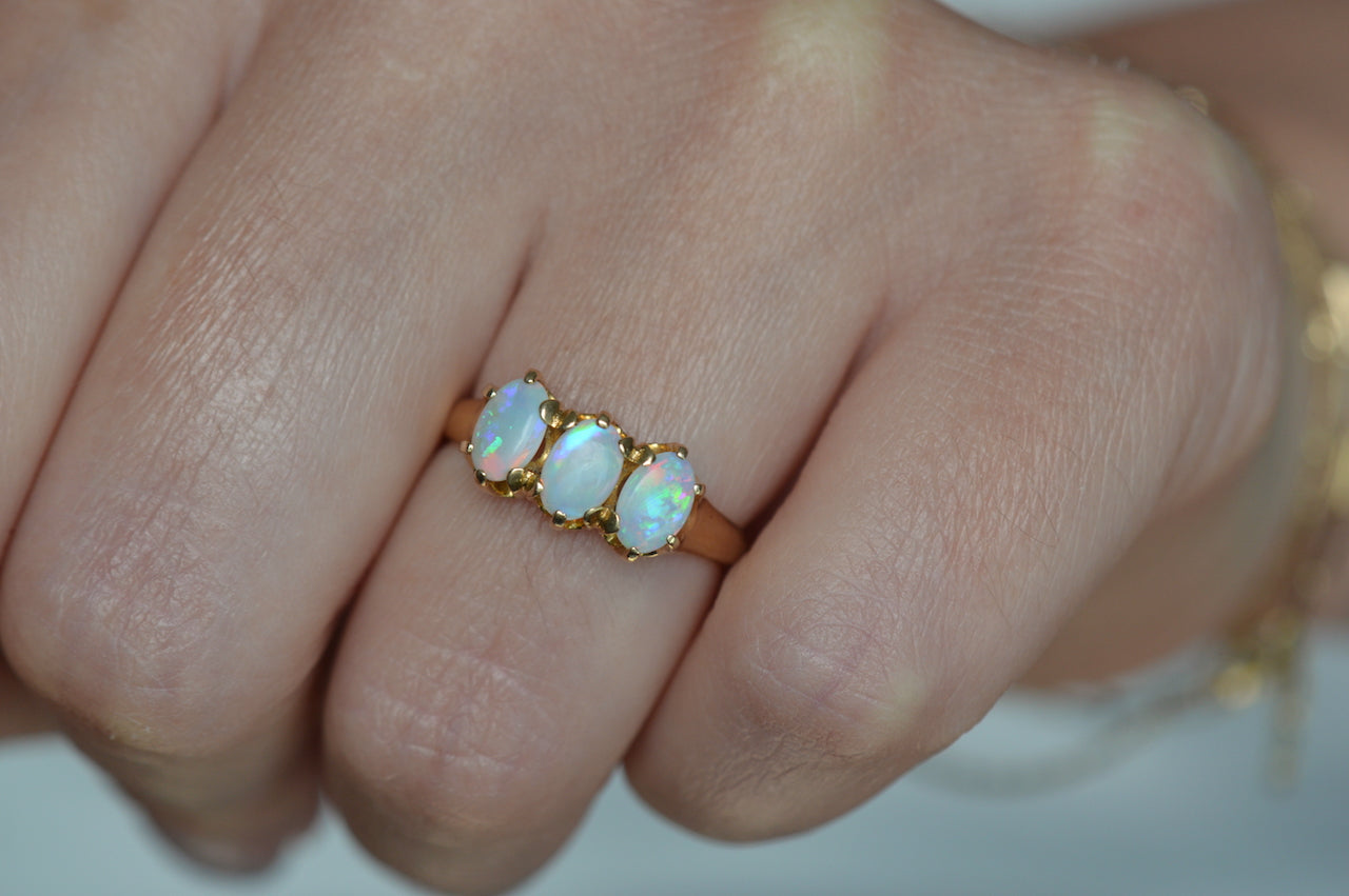 Lively Vintage Opal Trilogy Ring