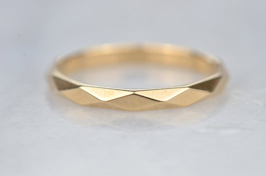 Near-Mint Midcentury Artcarved Facet Band