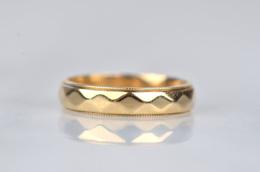 Shimmering Vintage Milgrained Facet Band
