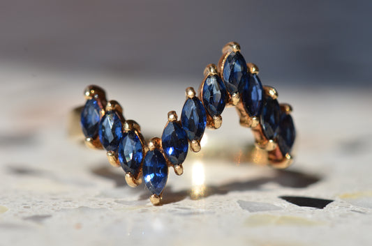 Dynamic Vintage Sapphire Zigzag Ring