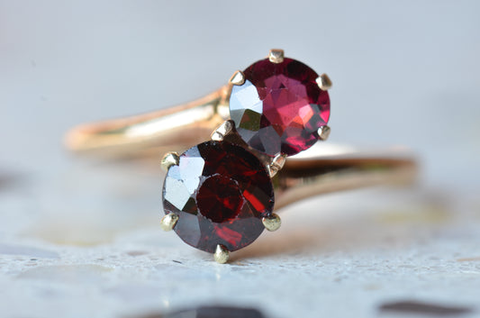 Romantic Retro Garnet Toi et Moi Ring