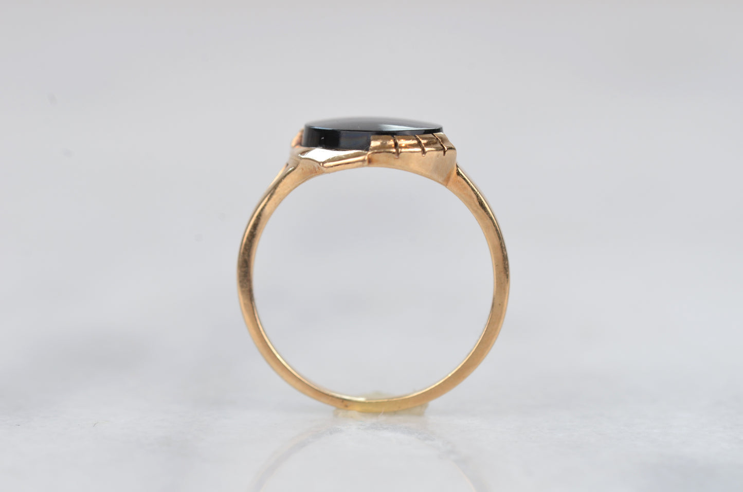 Elegant Retro Onyx Ring