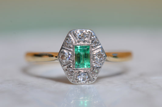 Exquisite Late Edwardian Emerald Ring