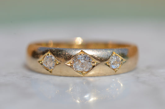 Minimalist Victorian Flush Trilogy Band