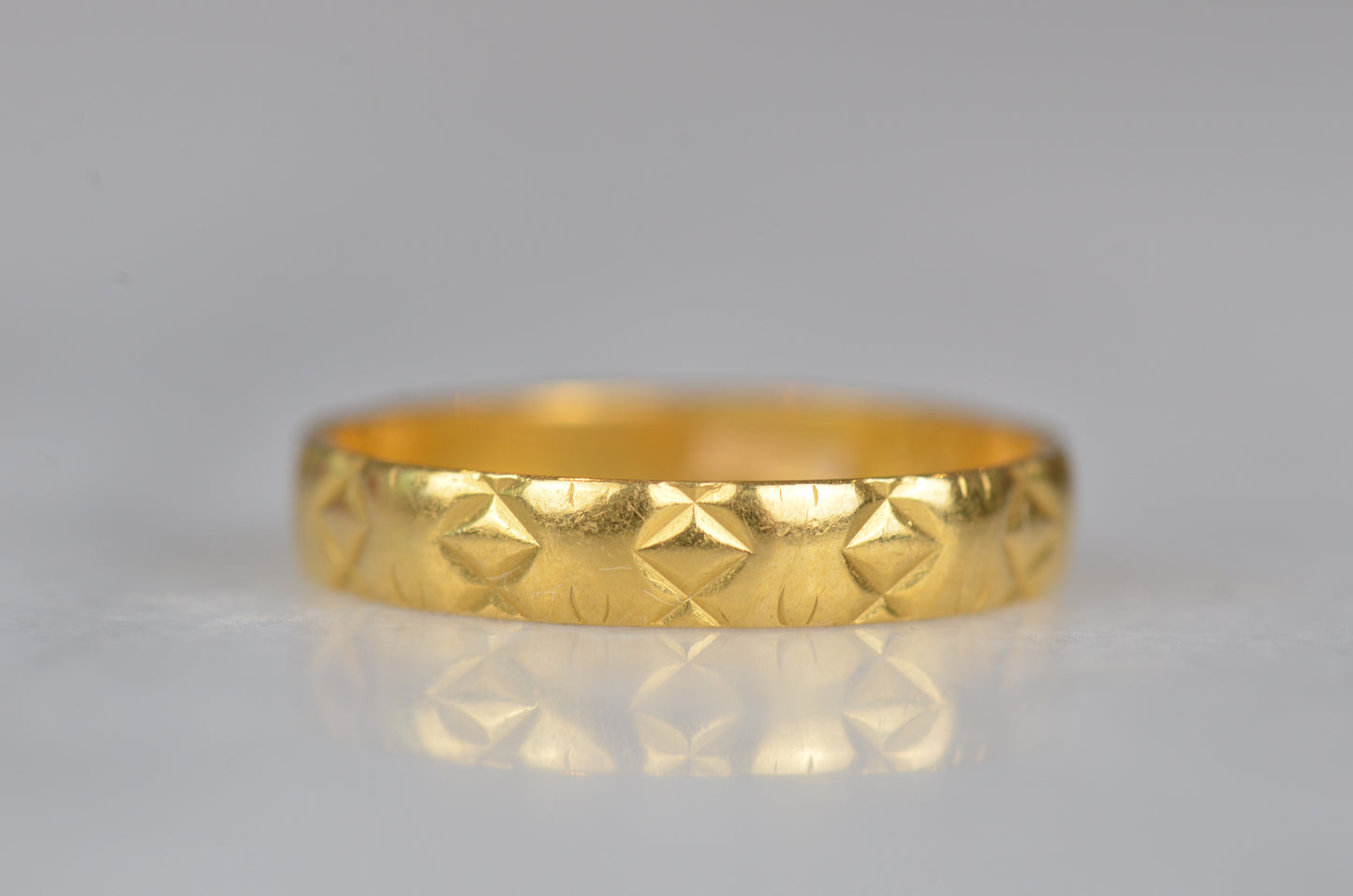 Slim Quilted 22k Band
